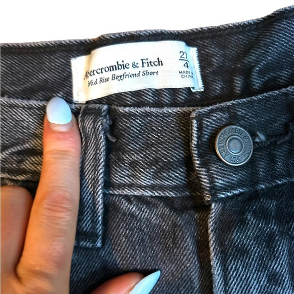Abercrombie & Fitch Mid-Rise Boyfriend Raw Hem Denim Shorts Washed Black 27/4 - Picture 5 of 10